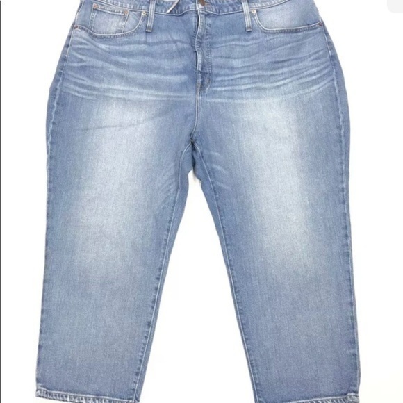 Madewell Petite Curvy Classic Straight Jeans in Meadowland Wash - Picture 5 of 10